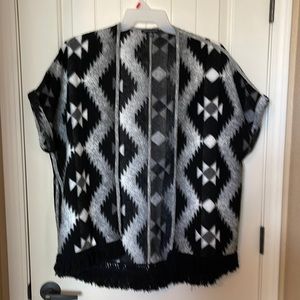 American Eagle Aztec Fringed Poncho Wrap Blanket Sweater Shawl Cape Cardigan M